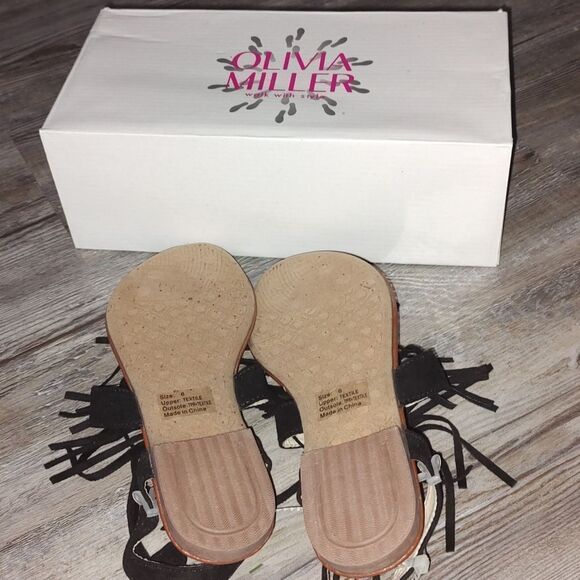 Olivia Miller Black Fringe Sandals Sz 6 NIB - Picture 5 of 6